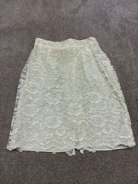 Lace Pencil Skirt in Cream
